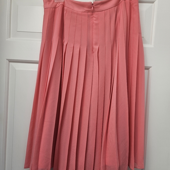 Ann Taylor pleated below-the-knee skirt size 10 Peach Blush color - Picture 3 of 4
